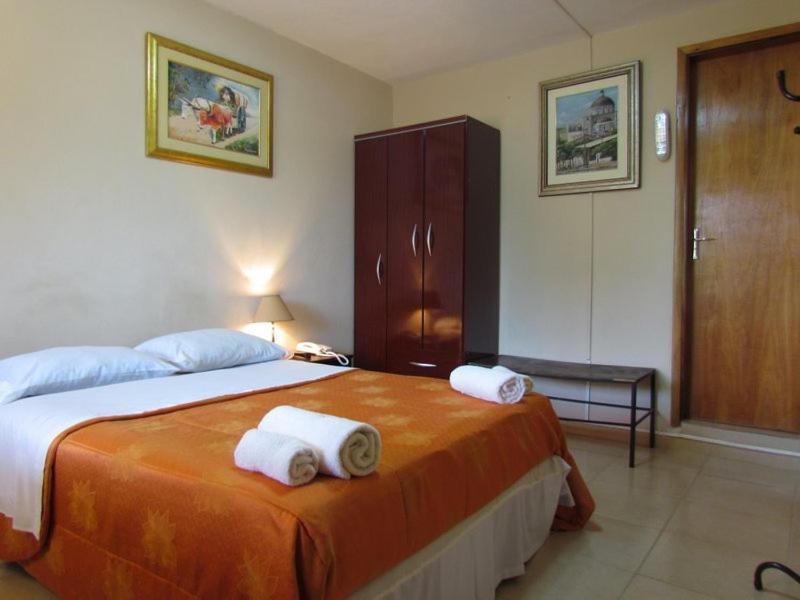 Hostal Casa Suiza Асунсион Екстериор снимка