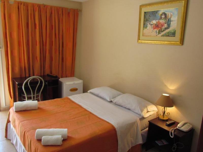 Hostal Casa Suiza Асунсион Екстериор снимка