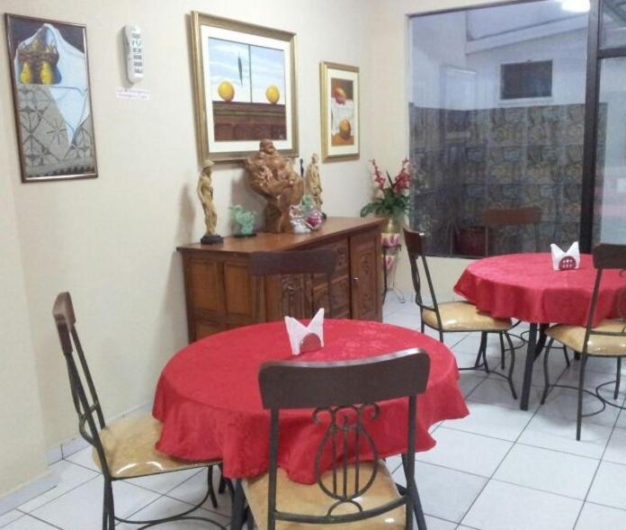 Hostal Casa Suiza Асунсион Екстериор снимка